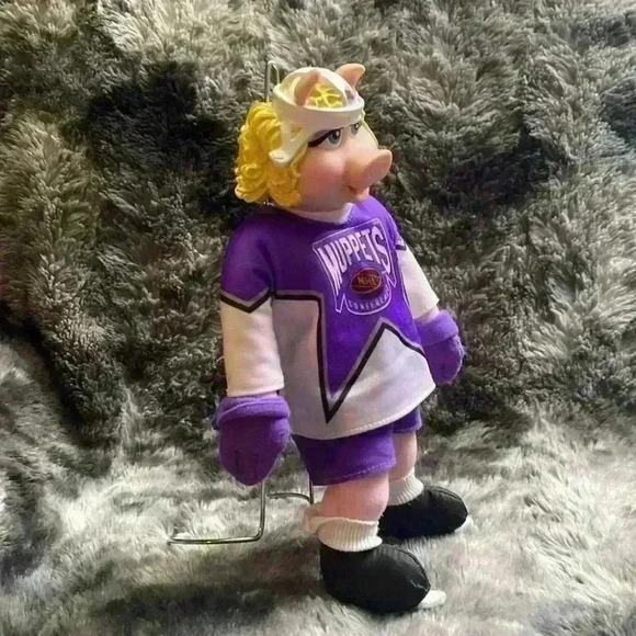 Vintage McDonalds 1995 Hockey  Miss Piggy
NHL and Vintage 1981 Miss Piggy Glass - Picture 3 of 16